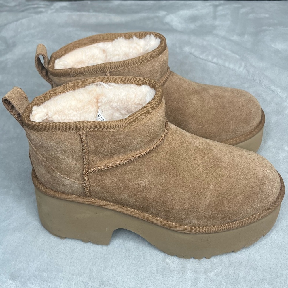 UGG Women's ultra mini new heights  Platform boot size 8